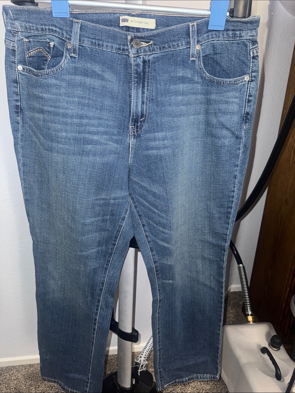 Levi's Women’s Straight Jeans in Medium Blue